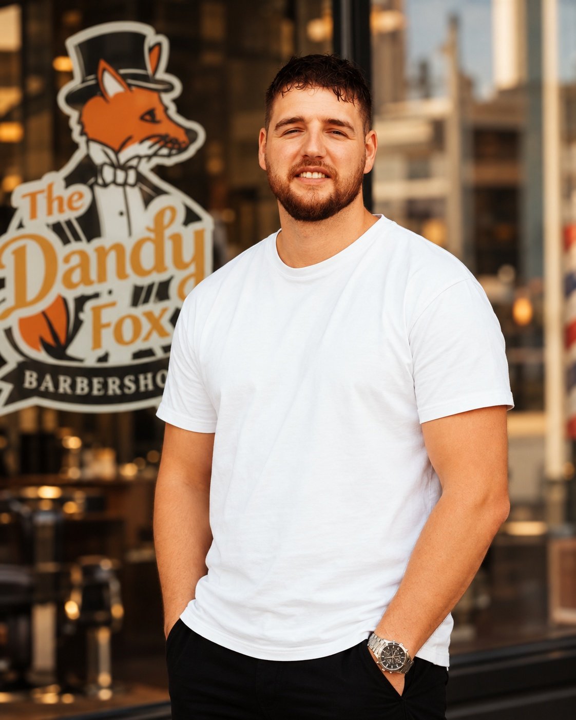 Roy bij The Dandy Fox, in de zaak voor het originele voslogo
